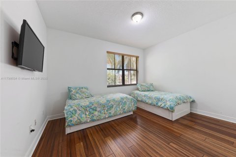 House in Cooper City, Florida 4 bedrooms, 252.69 sq.m. № 1683776 - photo 27