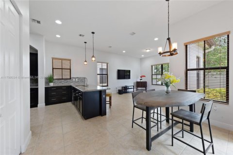House in Cooper City, Florida 4 bedrooms, 252.69 sq.m. № 1683776 - photo 7