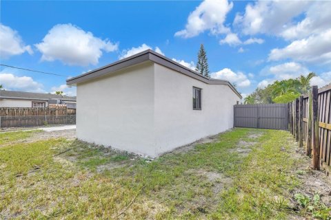 House in Miami, Florida 3 bedrooms, 96.15 sq.m. № 1927105 - photo 8