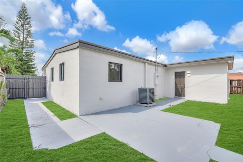 House in Miami, Florida 3 bedrooms, 96.15 sq.m. № 1927105 - photo 6