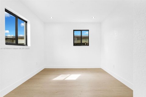 House in Miami, Florida 3 bedrooms, 96.15 sq.m. № 1927105 - photo 14