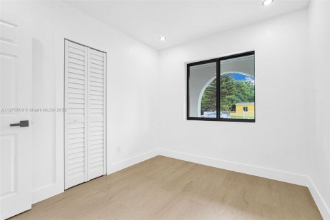 House in Miami, Florida 3 bedrooms, 96.15 sq.m. № 1927105 - photo 18