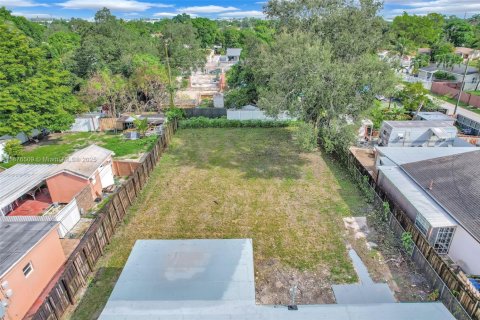 House in Miami, Florida 3 bedrooms, 96.15 sq.m. № 1927105 - photo 7