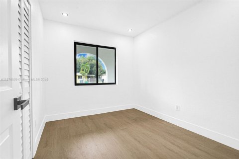 House in Miami, Florida 3 bedrooms, 96.15 sq.m. № 1927105 - photo 17