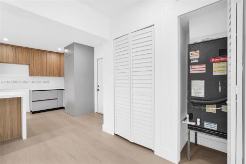 House in Miami, Florida 3 bedrooms, 96.15 sq.m. № 1927105 - photo 10