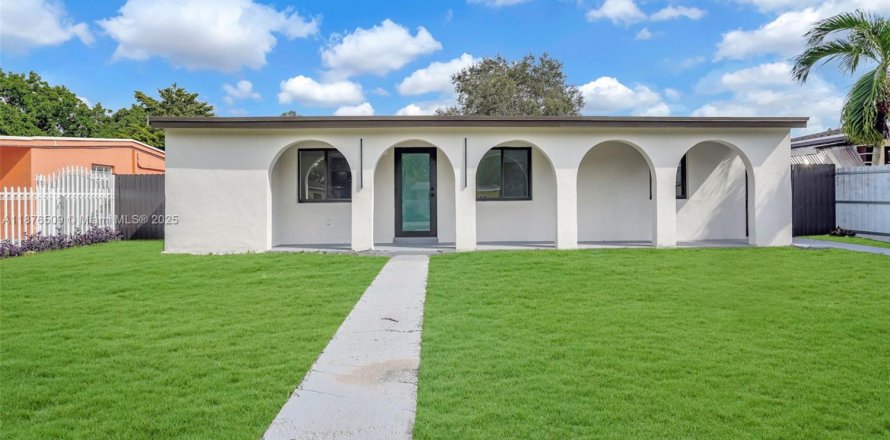 House in Miami, Florida 3 bedrooms, 96.15 sq.m. № 1927105