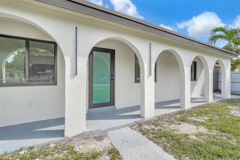 House in Miami, Florida 3 bedrooms, 96.15 sq.m. № 1927105 - photo 4