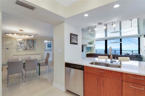 Condominio en venta en Riviera Beach, Florida, 2 dormitorios № 1892643 - foto 20