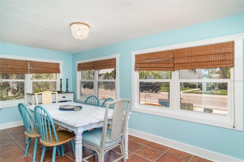 House in Anna Maria, Florida 4 bedrooms, 203.18 sq.m. № 1791197 - photo 10