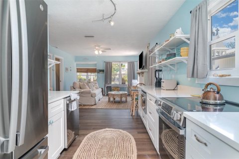 House in Anna Maria, Florida 4 bedrooms, 203.18 sq.m. № 1791197 - photo 4