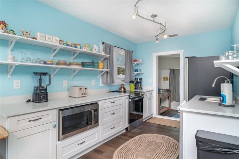 House in Anna Maria, Florida 4 bedrooms, 203.18 sq.m. № 1791197 - photo 3