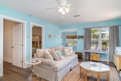 House in Anna Maria, Florida 4 bedrooms, 203.18 sq.m. № 1791197 - photo 7