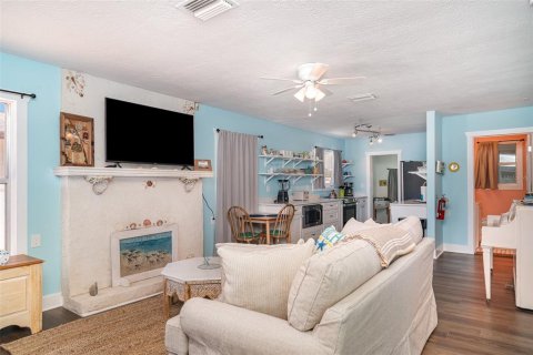 House in Anna Maria, Florida 4 bedrooms, 203.18 sq.m. № 1791197 - photo 8