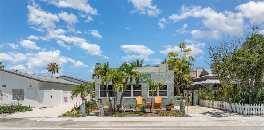 House in Anna Maria, Florida 4 bedrooms, 203.18 sq.m. № 1791197
