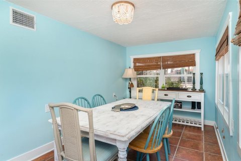 House in Anna Maria, Florida 4 bedrooms, 203.18 sq.m. № 1791197 - photo 11