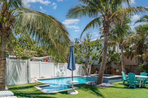 House in Anna Maria, Florida 4 bedrooms, 203.18 sq.m. № 1791197 - photo 30