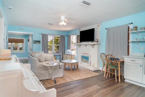 House in Anna Maria, Florida 4 bedrooms, 203.18 sq.m. № 1791197 - photo 6