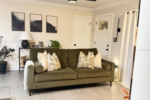 Villa ou maison à louer à Orlando, Floride: 3 chambres, 92.16 m2 № 2400986 - photo 4