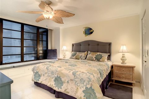 Condo in Redington Shores, Florida, 2 bedrooms № 2209543 - photo 28