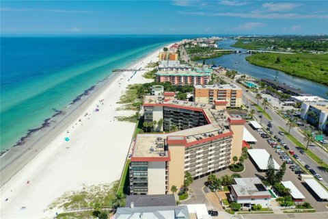 Condo in Redington Shores, Florida, 2 bedrooms № 2209543 - photo 3