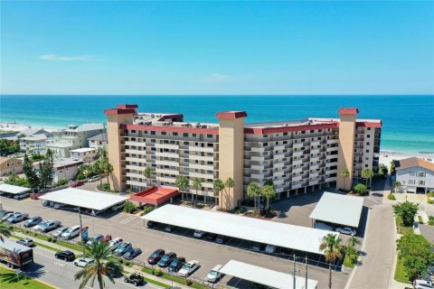 Condo in Redington Shores, Florida, 2 bedrooms № 2209543 - photo 6