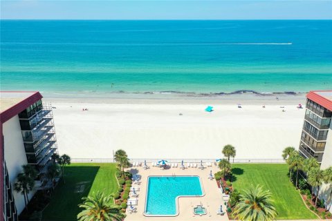 Condo in Redington Shores, Florida, 2 bedrooms № 2209543 - photo 2