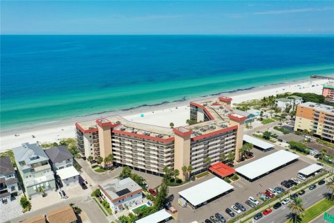 Condo in Redington Shores, Florida, 2 bedrooms № 2209543 - photo 4