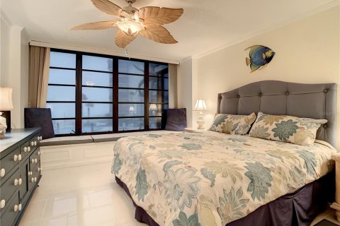 Condo in Redington Shores, Florida, 2 bedrooms № 2209543 - photo 29