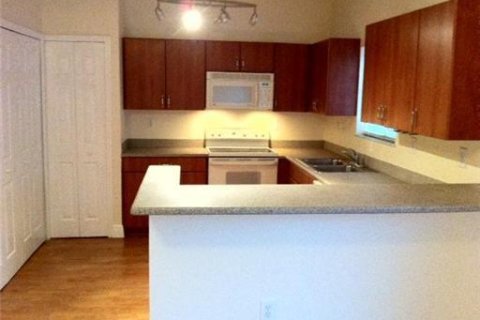 Touwnhouse à louer à Miami, Floride: 3 chambres, 157 m2 № 2439399 - photo 5