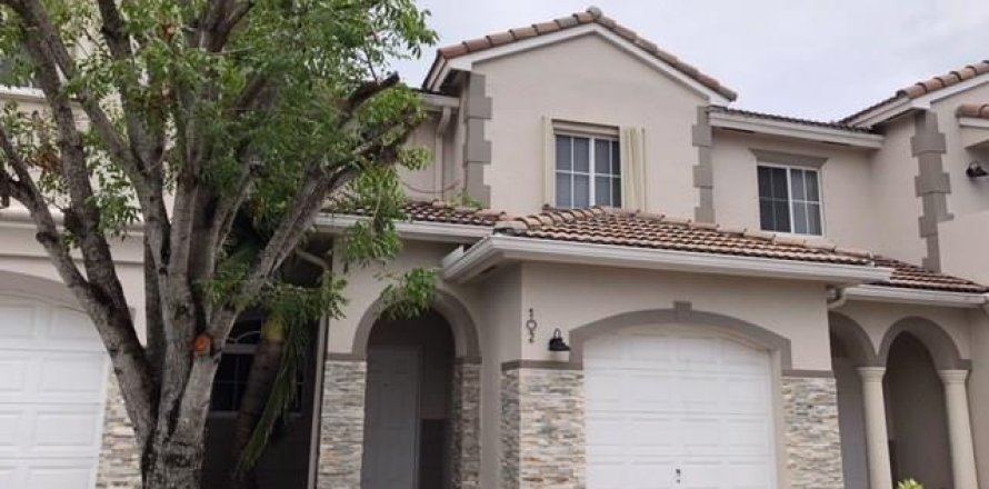 Touwnhouse à Miami, Floride 3 chambres, 157 m2 № 2439399