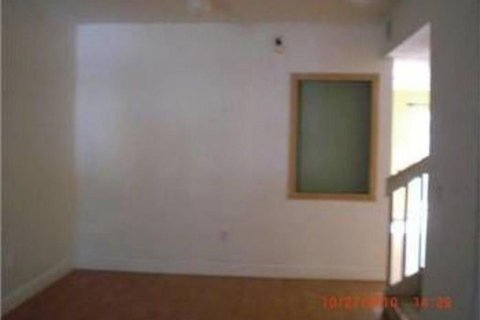 Touwnhouse à louer à Miami, Floride: 3 chambres, 157 m2 № 2439399 - photo 2