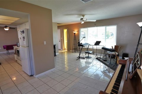 Villa ou maison à vendre à Port Charlotte, Floride: 2 chambres, 115.85 m2 № 2424106 - photo 3