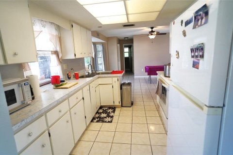 Villa ou maison à vendre à Port Charlotte, Floride: 2 chambres, 115.85 m2 № 2424106 - photo 4