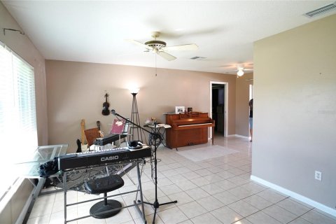 Villa ou maison à vendre à Port Charlotte, Floride: 2 chambres, 115.85 m2 № 2424106 - photo 2