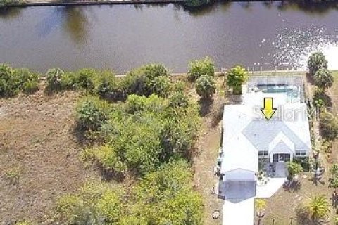 Villa ou maison à Port Charlotte, Floride 3 chambres, 155.15 m2 № 2220510