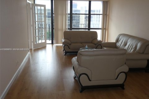 Condo in Hallandale Beach, Florida, 2 bedrooms № 1987833 - photo 10
