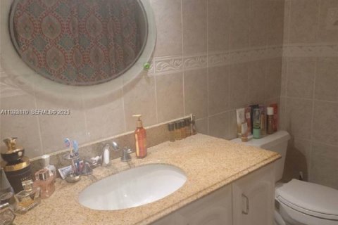 Condo in Hallandale Beach, Florida, 2 bedrooms № 1987833 - photo 14