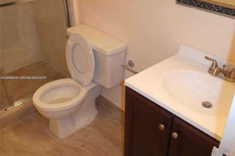 Condo in Hallandale Beach, Florida, 2 bedrooms № 1987833 - photo 11