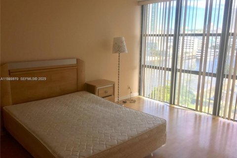Condo in Hallandale Beach, Florida, 2 bedrooms № 1987833 - photo 20