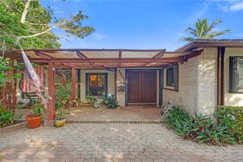 House in Miami, Florida 4 bedrooms, 278.43 sq.m. № 1989625 - photo 2