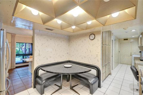 House in Miami, Florida 4 bedrooms, 278.43 sq.m. № 1989625 - photo 21