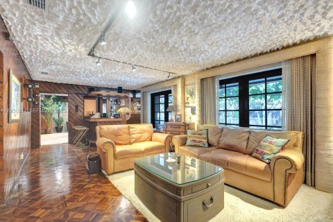 House in Miami, Florida 4 bedrooms, 278.43 sq.m. № 1989625 - photo 29