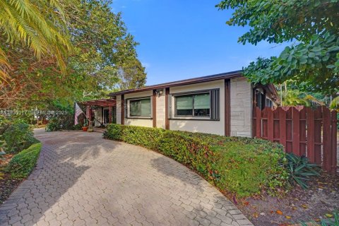 House in Miami, Florida 4 bedrooms, 278.43 sq.m. № 1989625 - photo 3