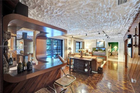 House in Miami, Florida 4 bedrooms, 278.43 sq.m. № 1989625 - photo 25