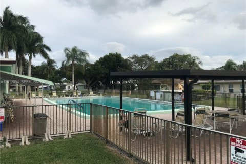 Villa ou maison à vendre à Tamarac, Floride: 2 chambres, 93.09 m2 № 2075047 - photo 24