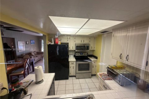 Villa ou maison à vendre à Tamarac, Floride: 2 chambres, 93.09 m2 № 2075047 - photo 4
