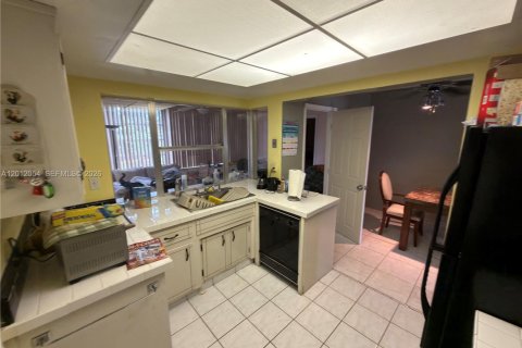 Villa ou maison à vendre à Tamarac, Floride: 2 chambres, 93.09 m2 № 2075047 - photo 16