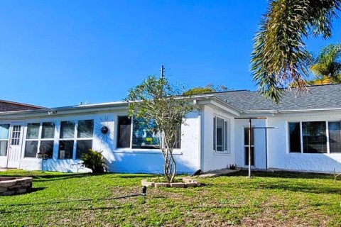 House in Holiday, Florida 2 bedrooms, 122.63 sq.m. № 1543270 - photo 24