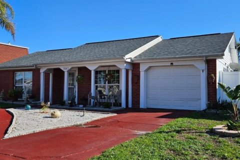 House in Holiday, Florida 2 bedrooms, 122.63 sq.m. № 1543270 - photo 2