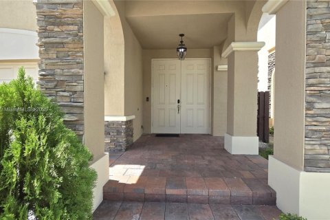 Villa ou maison à louer à Doral, Floride: 5 chambres, 277.96 m2 № 1946917 - photo 2